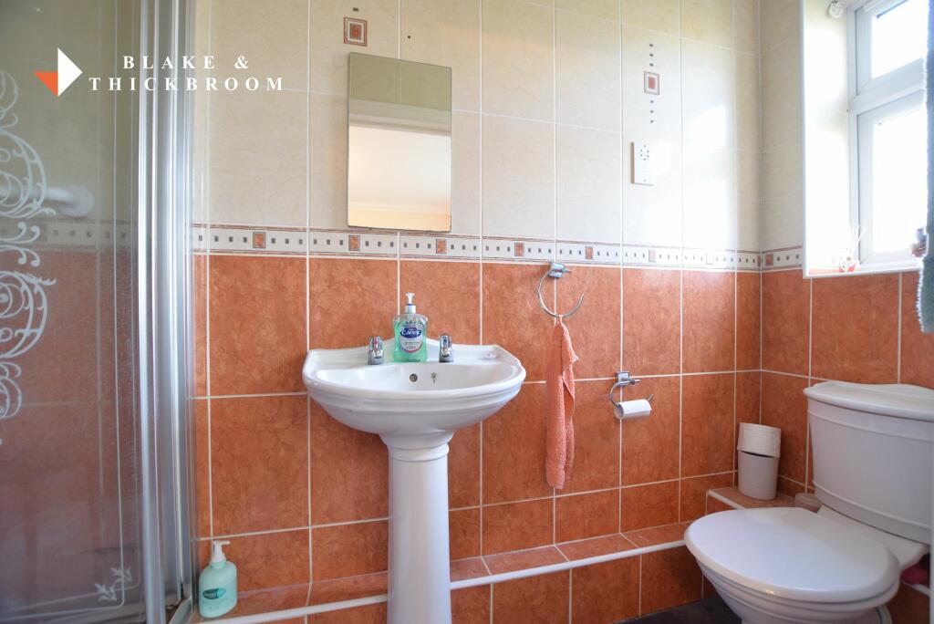 EN SUITE SHOWER ROOM