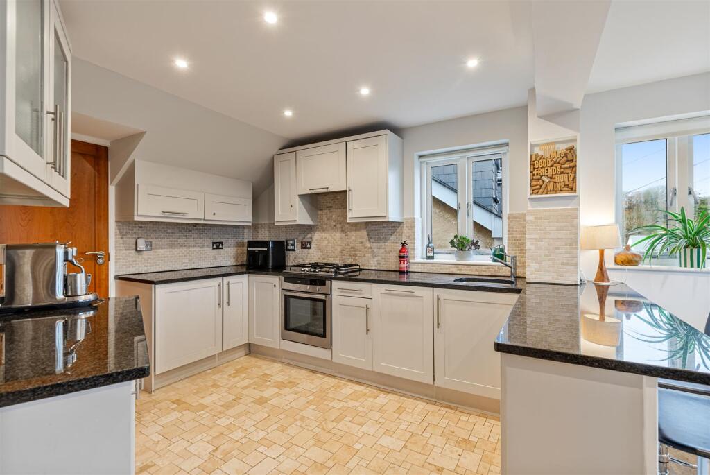 A20 - 6 Endsleigh Court, Stoke Fleming - 251111.jp