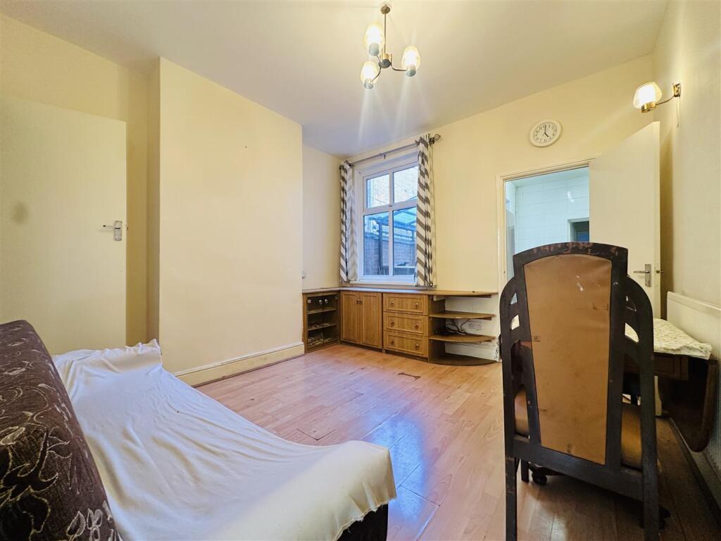 SITTING ROOM