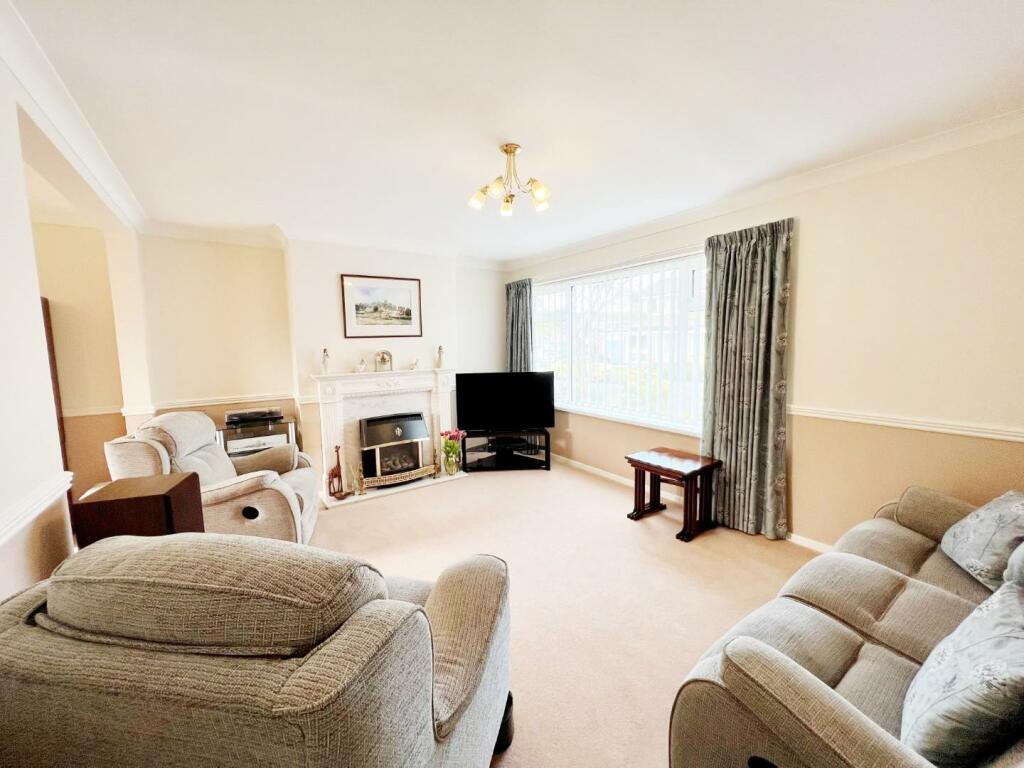 Lounge pic 2.jpg
