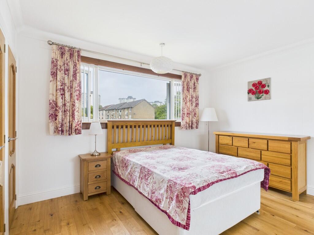 CAM05526G0-PR0042...