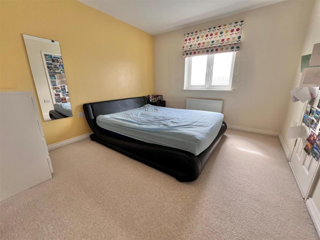 Bedroom 1.jpg