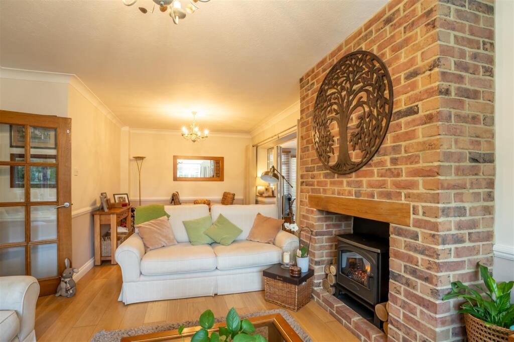 Lounge to Dining Area.jpg