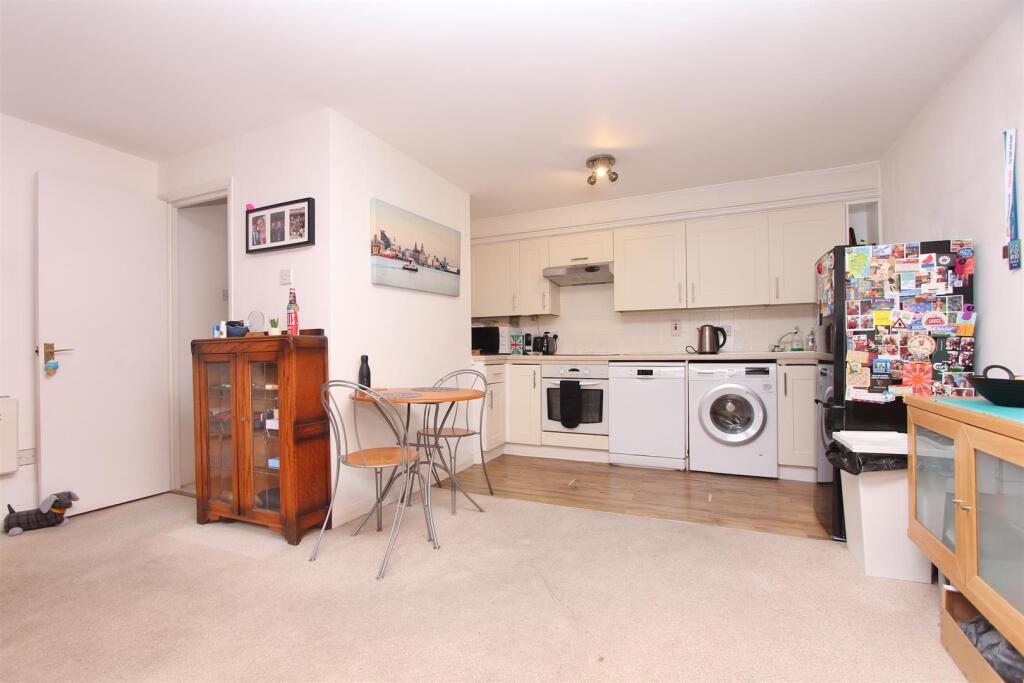 Mayfield Road, N8