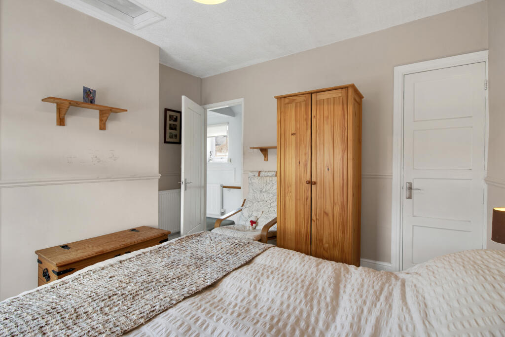 2 Clock Row (Bedroom 1 - 3)