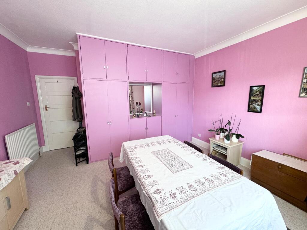 BEDROOM 2/ DINING ROOM