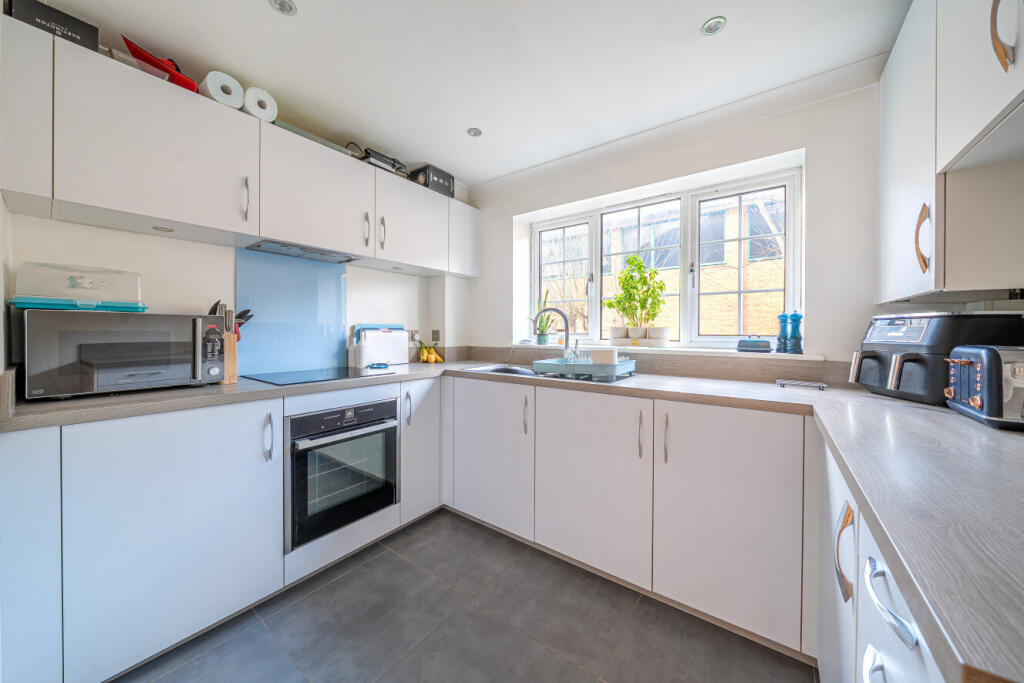 1395816-13-695e81...