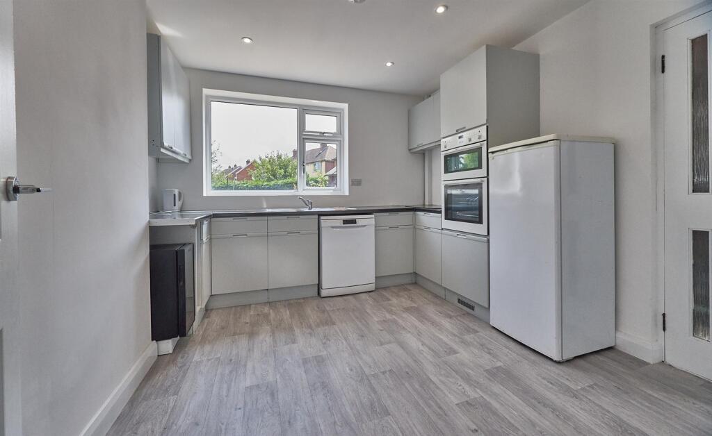 FITTED DINING KITCHEN TO REAR
