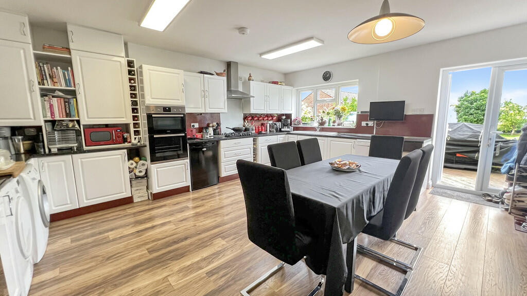 Kitchen/dining ro...