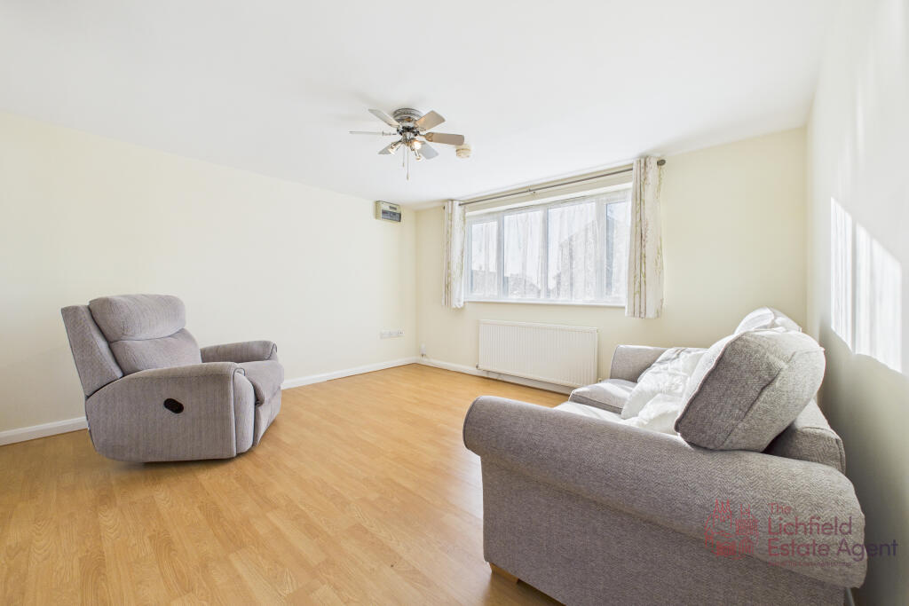 CAM02494G0-PR0072-STILL035