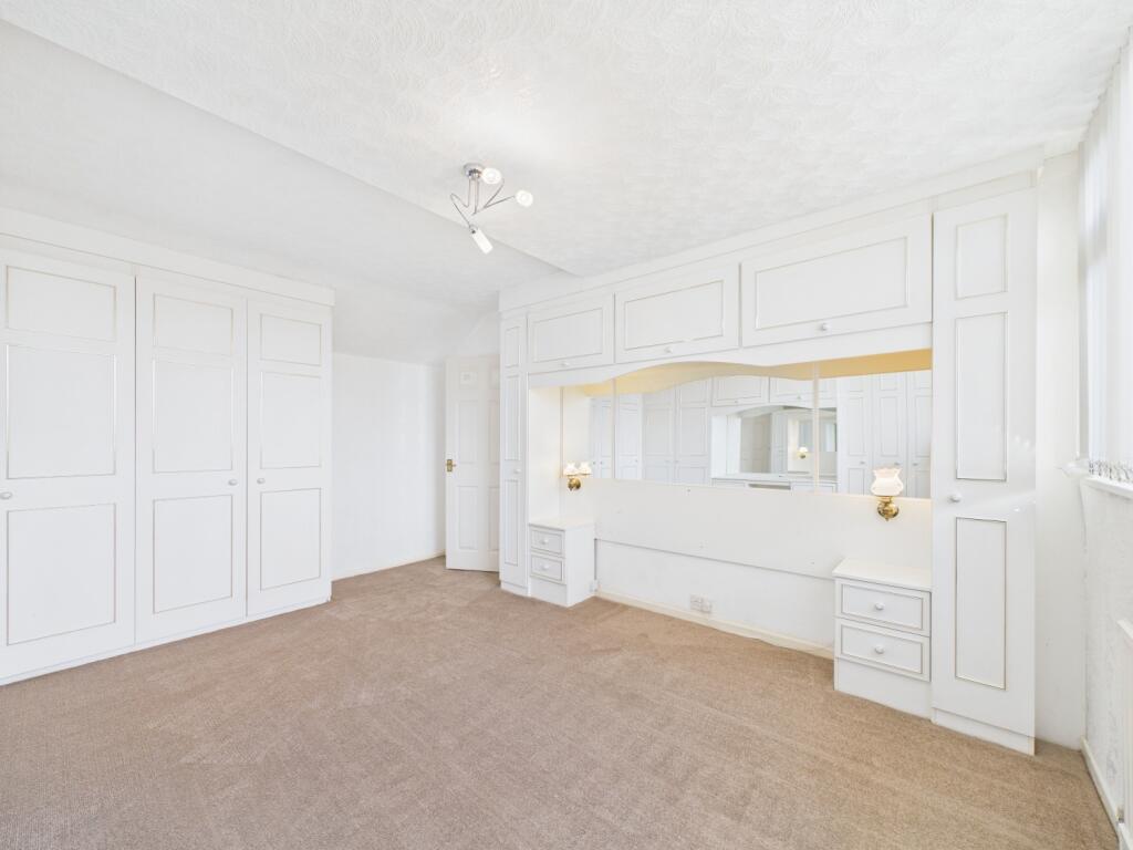 CAM02093G0-PR0066-STILL006