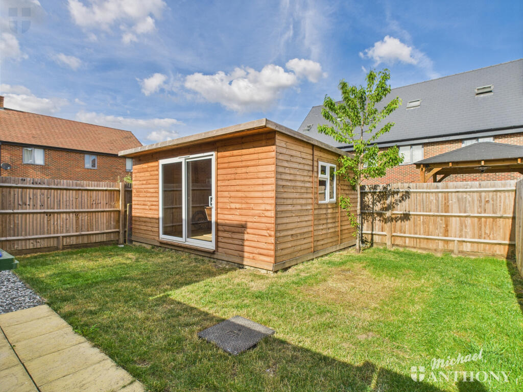 CAM03218G0-PR0721-STILL023