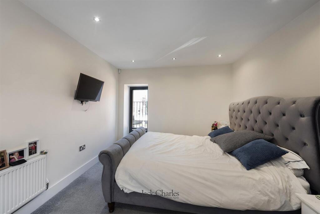 5 Ronnies Wharf, TN9 1EX 015.jpg