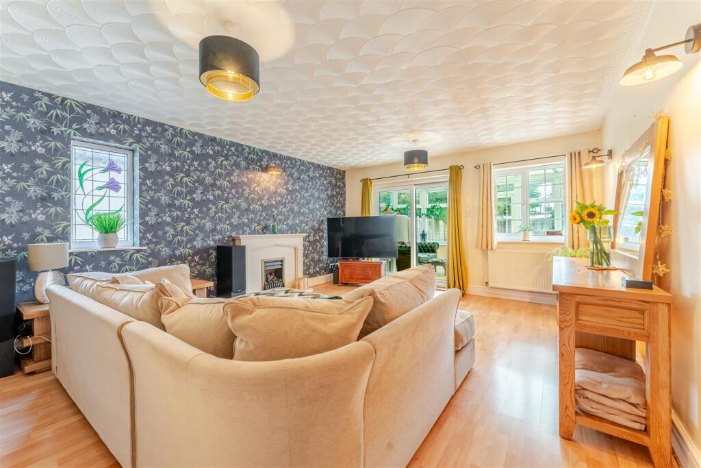 28 Bishops Road, BS49 4NG 31.jpg