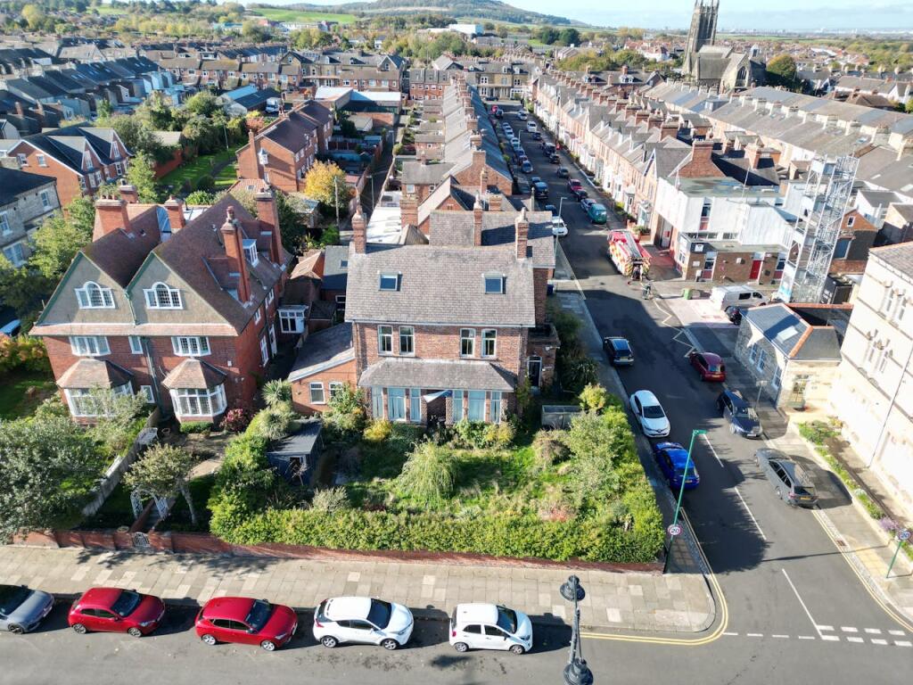 dji_fly_20251016_231630_568_1761140782144_photo.