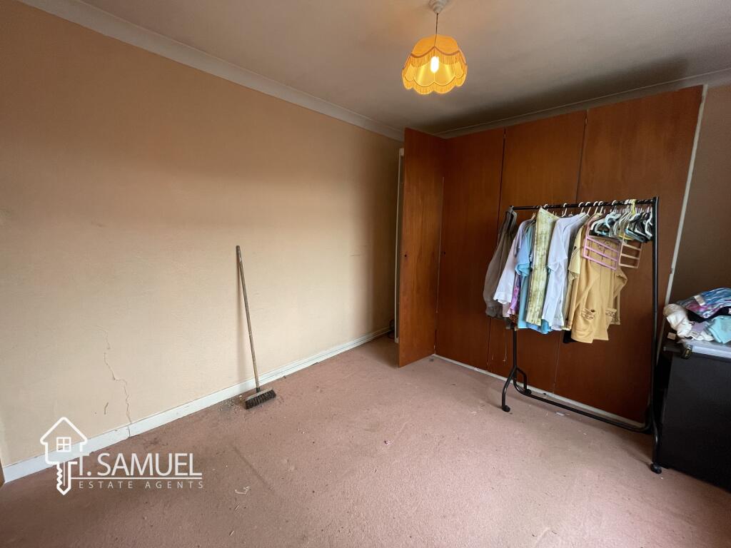 Bedroom 1a.JPG
