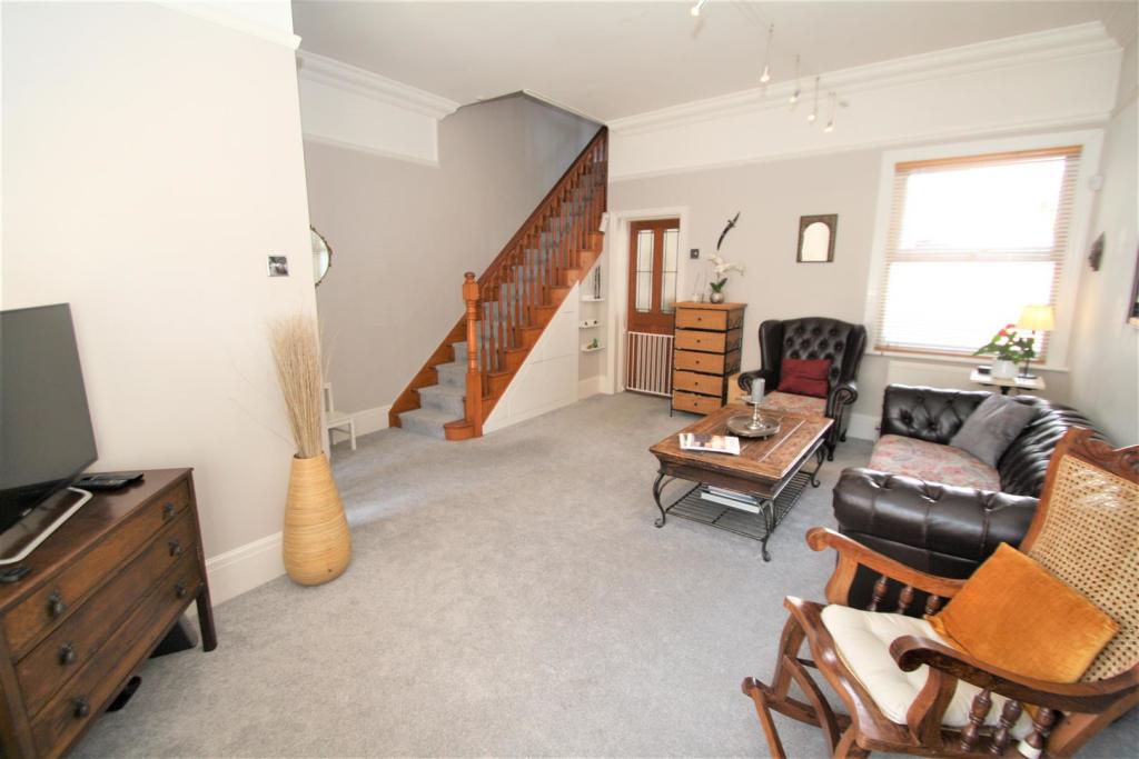 Lounge1.JPG