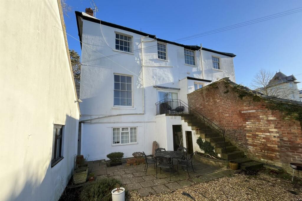 Flat 3, 110 Evesham Road, Cheltenham, Gloucestersh