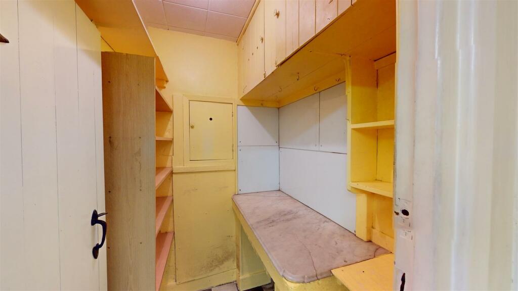 Kitchenette/Utility Room