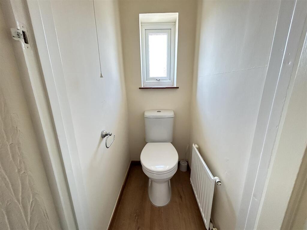 FIRST FLOOR CLOAK ROOM