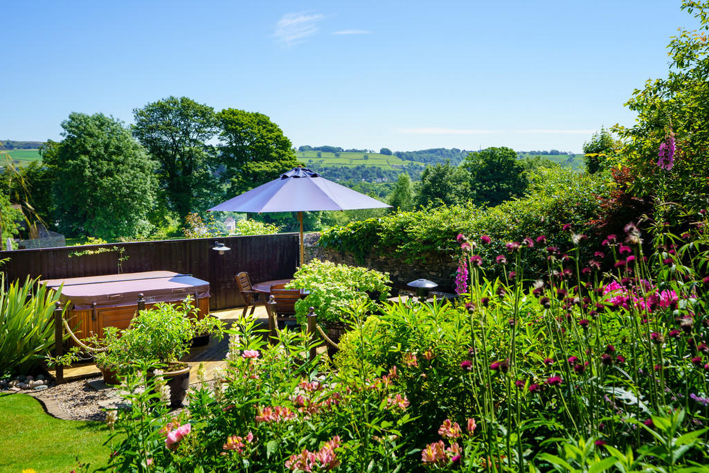 The stunning gard...