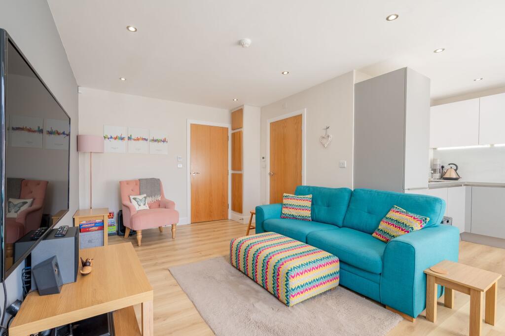 KITCHEN/DINER AND LOUNGE