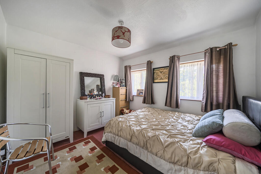 1346854-4-68b967f...