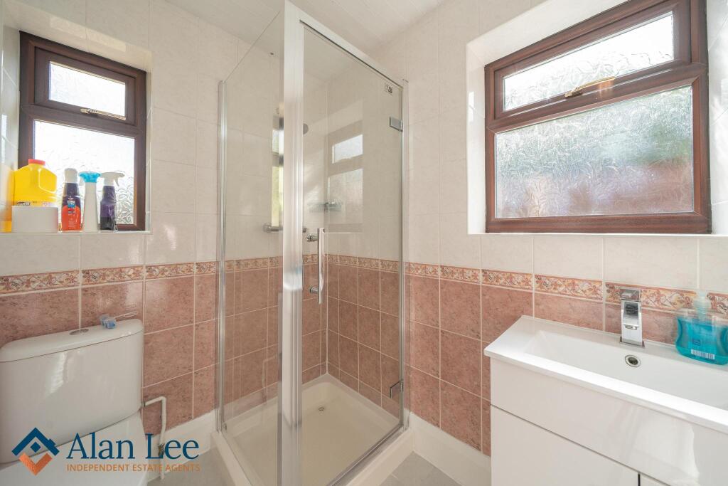 Shower Room (Downstairs)