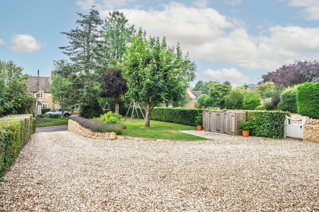 Front Garden &amp; Driveway