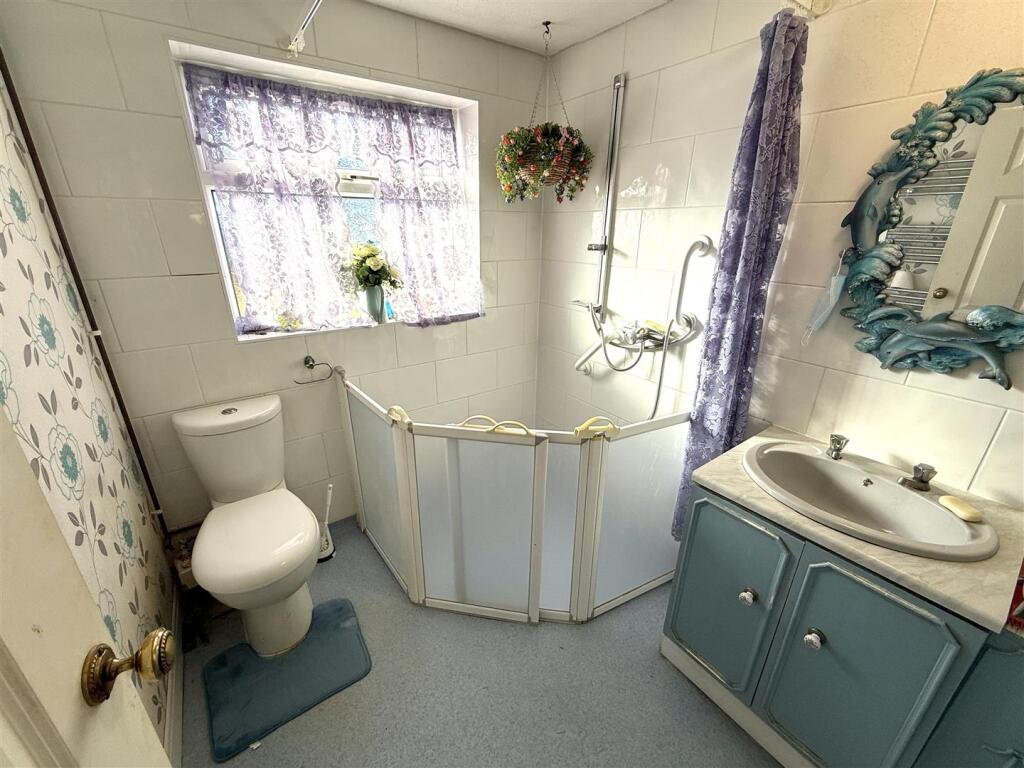 Wet Room / Shower Room