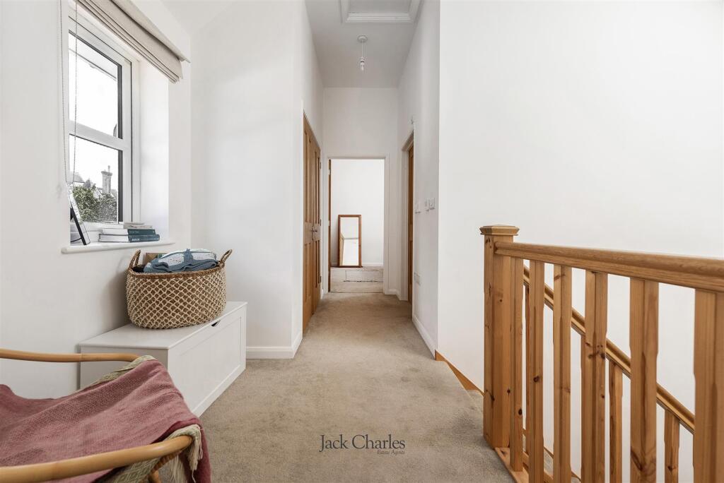 61 Shipbourne Rd, TN10 3DX 008.jpg