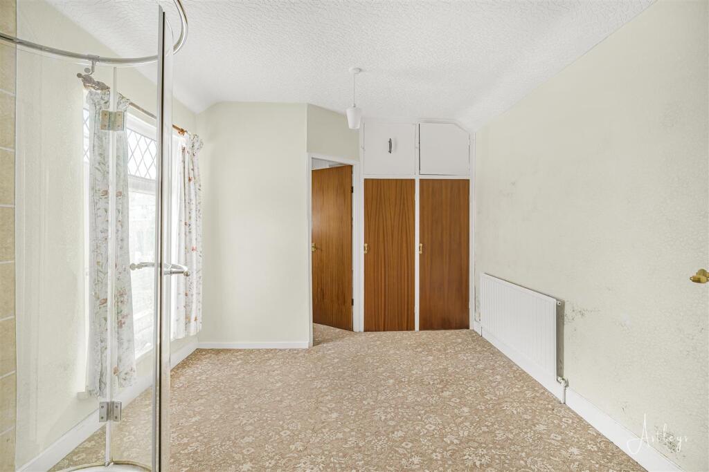 Shower room wtih seperate toilet area