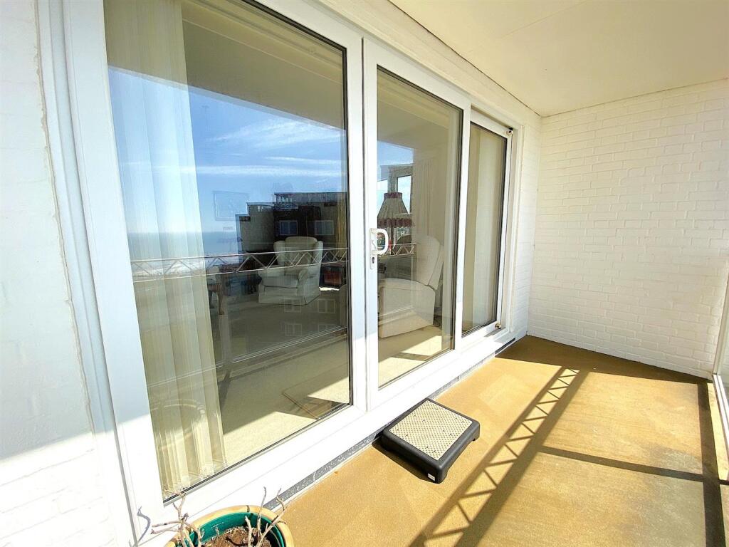 25 St Kitts - Balcony.jpg