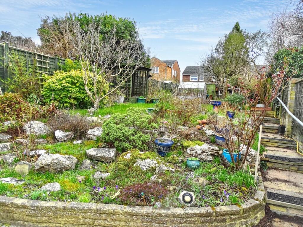 LONG REAR GARDEN