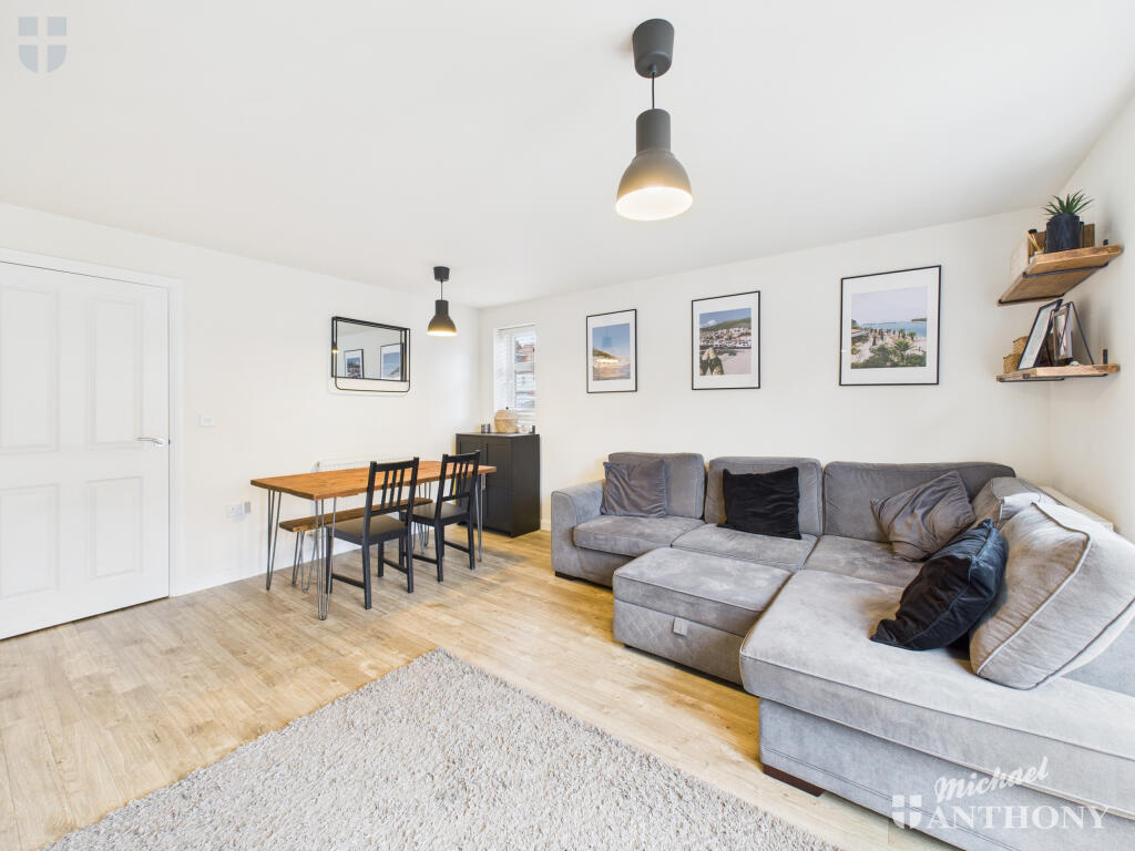 CAM03852G0-PR0479-STILL003