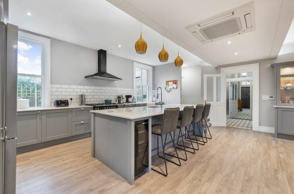 Kitchen/Dining Room (3)