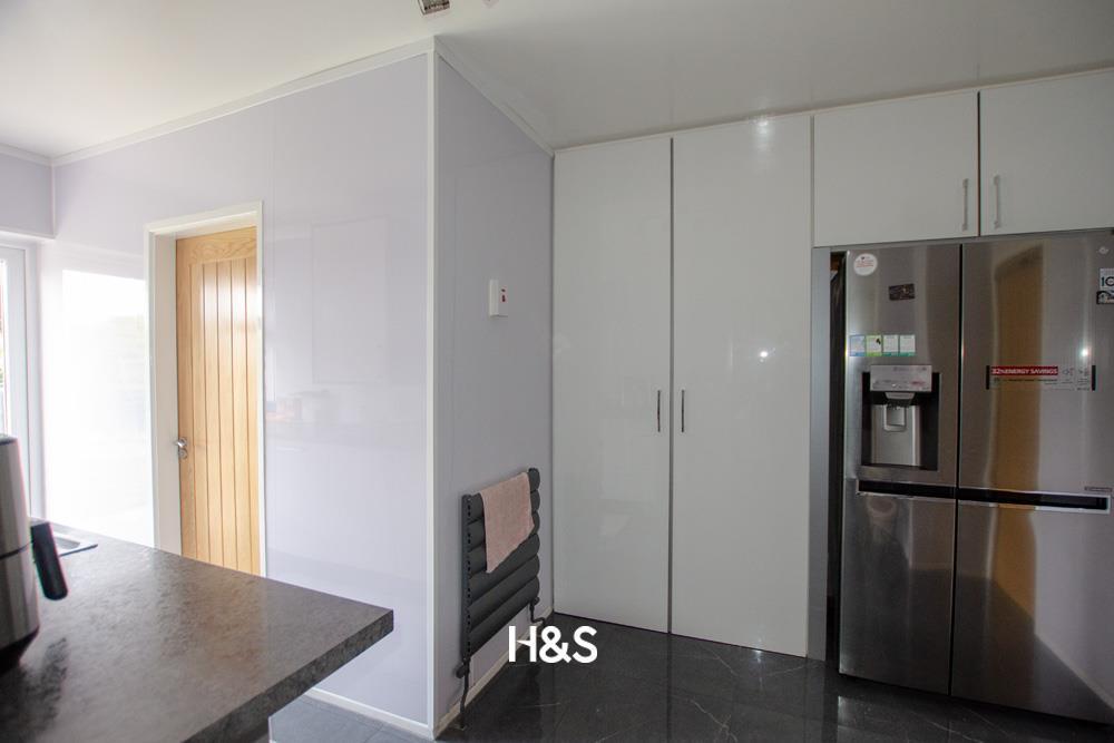 8 Leam Crescent - utility.jpg