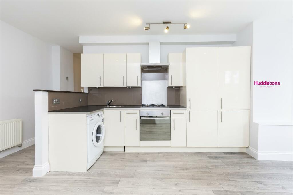 F2, 19 Crescent Road - 06.jpg