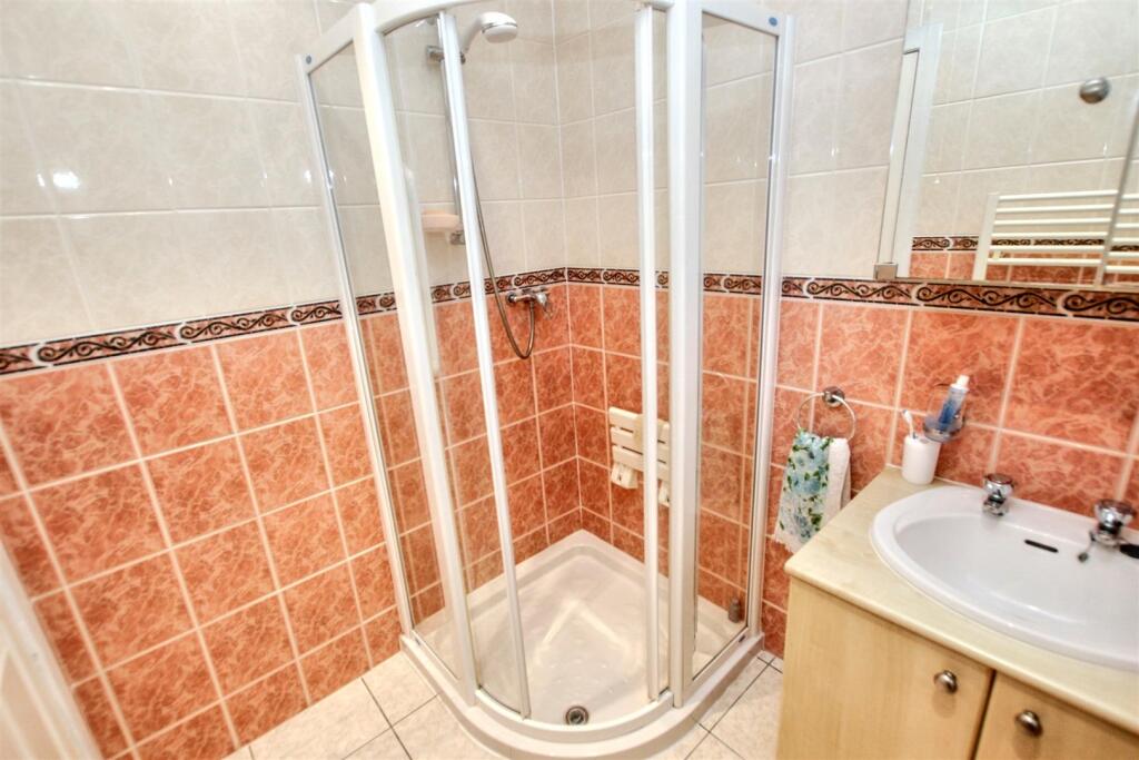 11- Shower Room.jpg