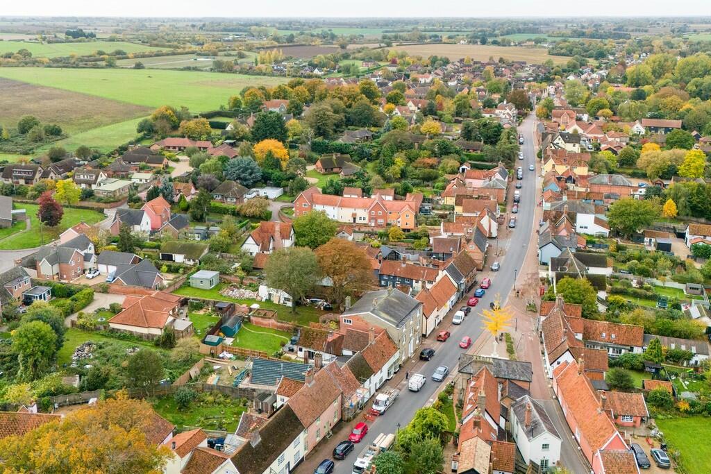 1440px-Crown Hill...