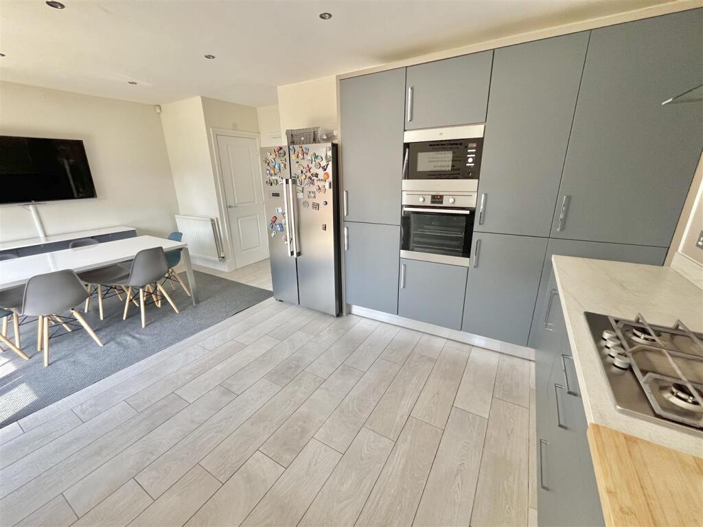 Dining Kitchen Aspect 3