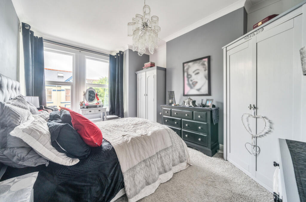 1300143-15-683ee5...