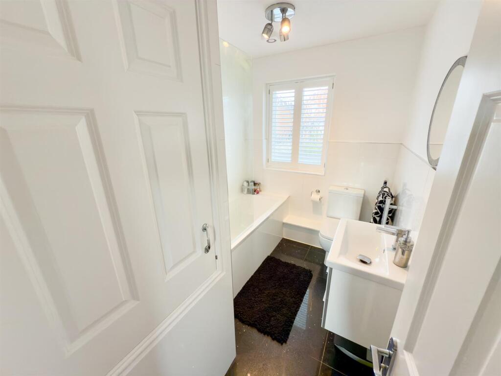 20 Woodside Avenue (16).jpg