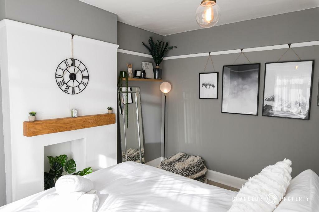 5. Bedroom 2.jpg