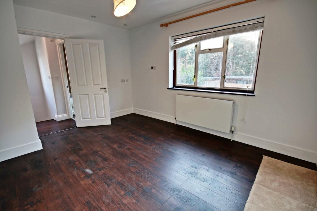 44 Bowness Crescent - Bedroom 2-door