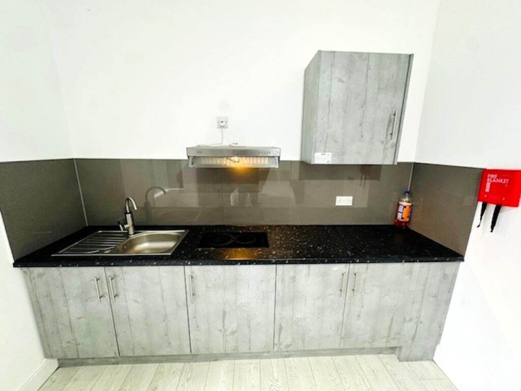 LIVING ROOM/KITCH...