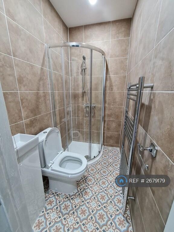 Room 2 Ensuite
