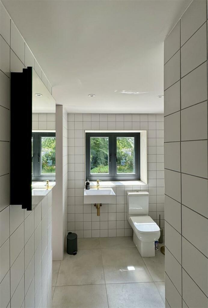 BATHROOM DETAIL
