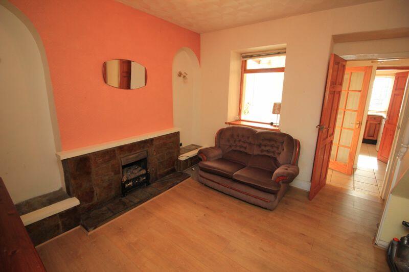 mid living room/diner