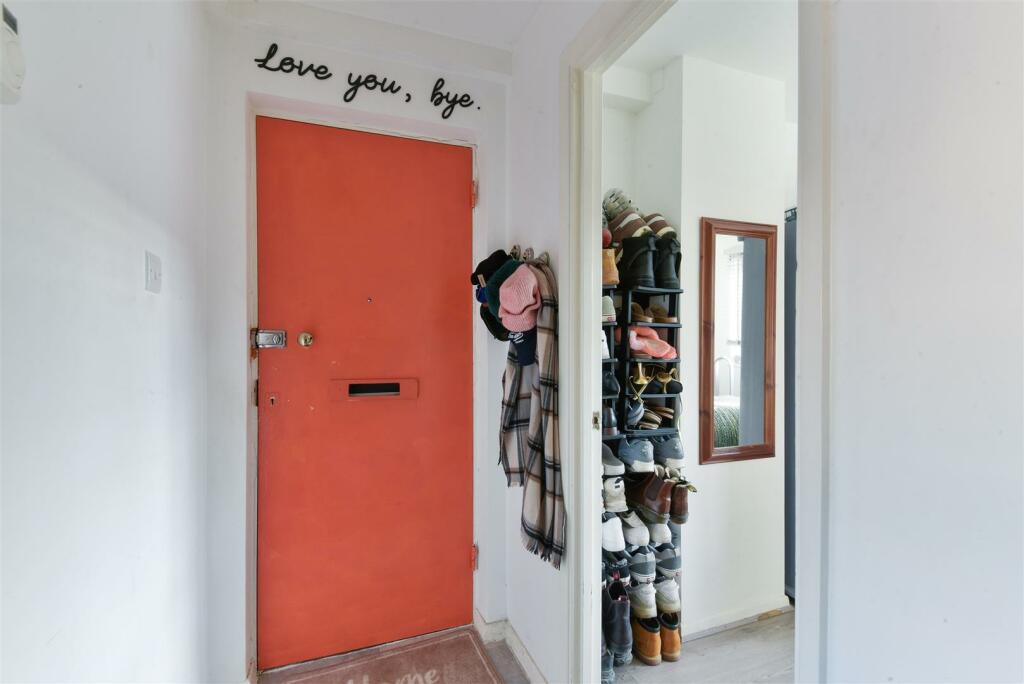 CRESSAL CLOSE,40-19.jpg